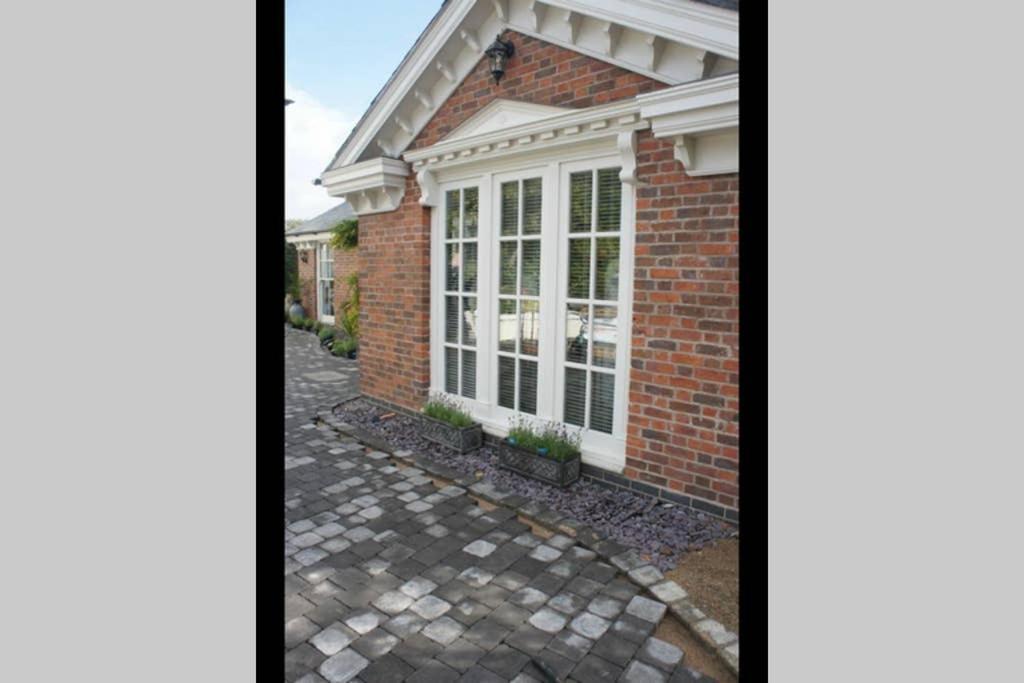 The Lodge At The Cedars Stourbridge Buitenkant foto